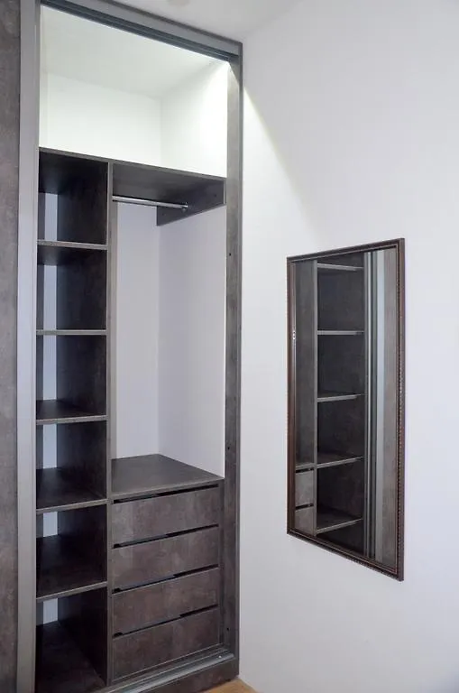Sky Apartment Virmenska 基輔